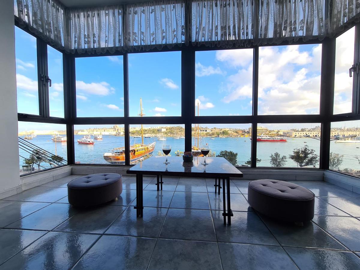 Spacious Seafront Apt Next To Sliema-Valeta Ferry Exterior foto